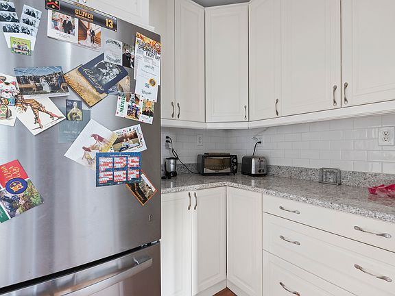 5th image of 8 Hallet St #3