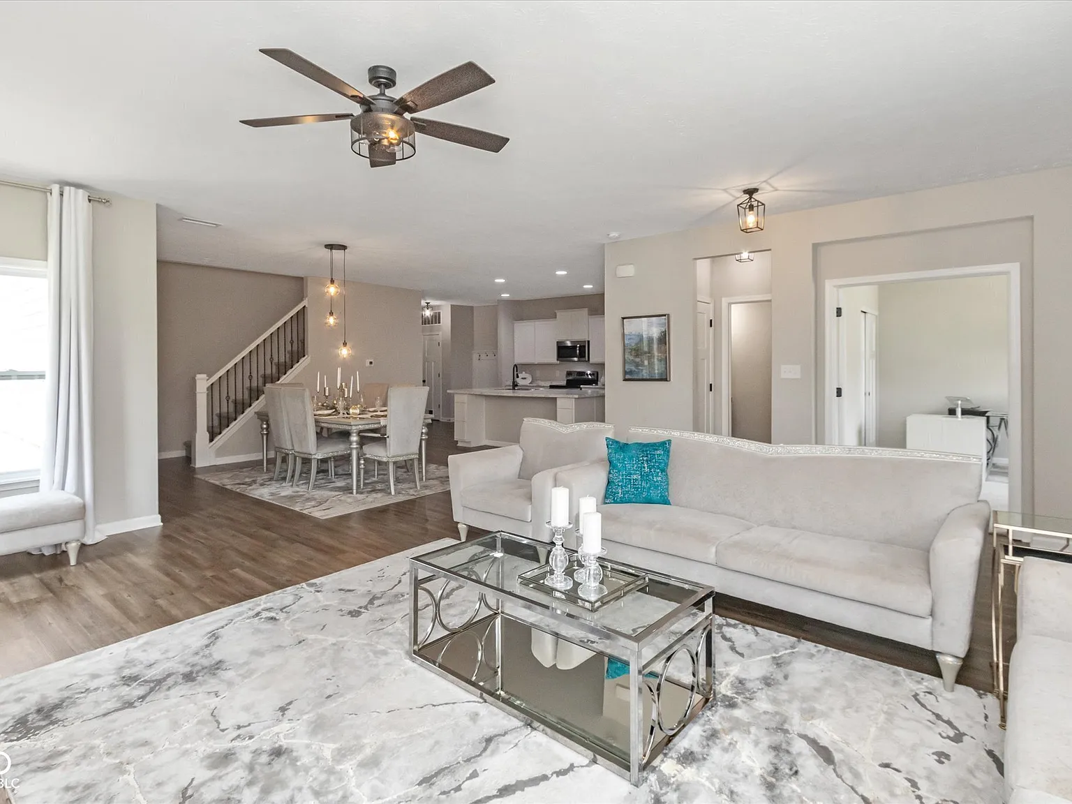 4 bed, 2.5 bath, 4360 sqft, $2,800 — Photo 4
