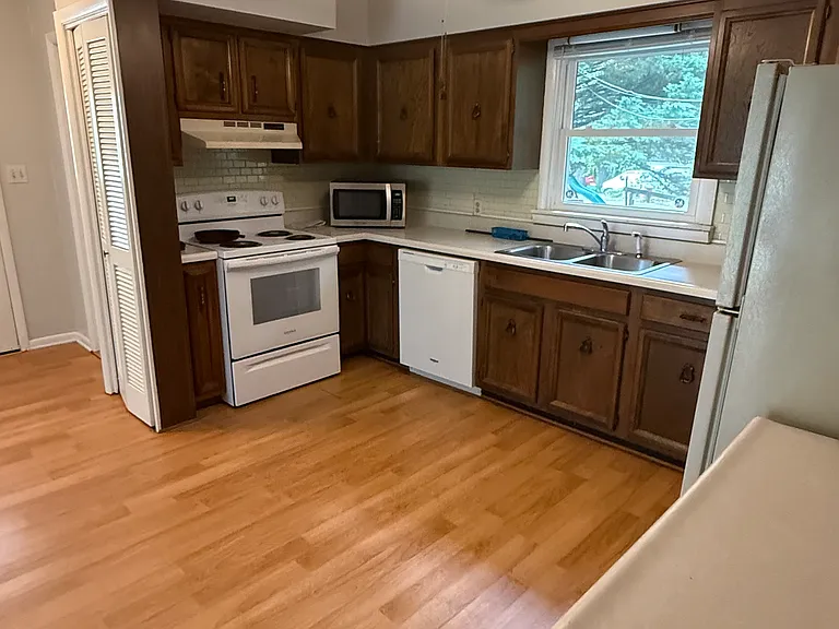 334 Black Hill Rd — Photo 5
