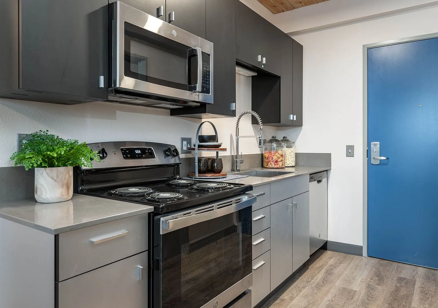 Dean River Apartments — Photo 4
