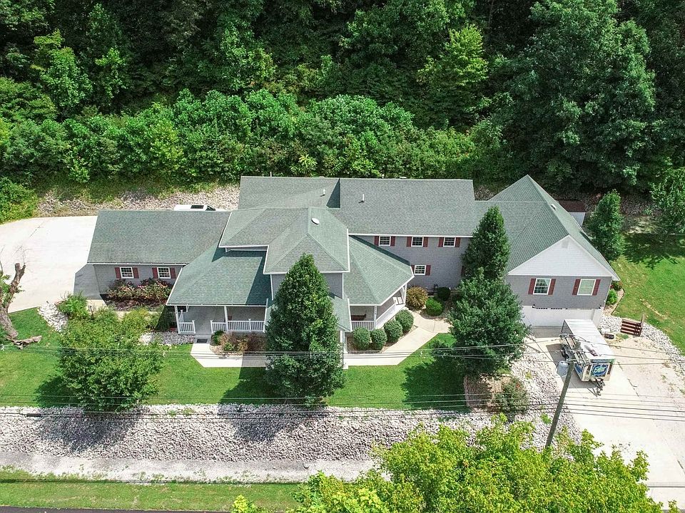 1st image of 2774 Roberts Dr