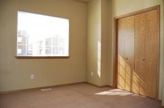5th image of 954 N Bluffwood Ln