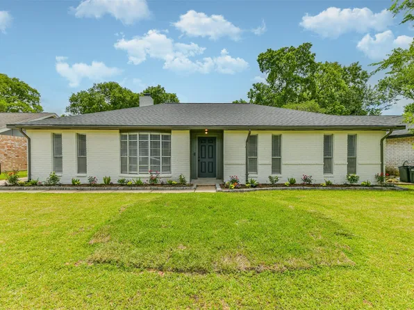 4427 Saffron Ln, Friendswood, TX 77546