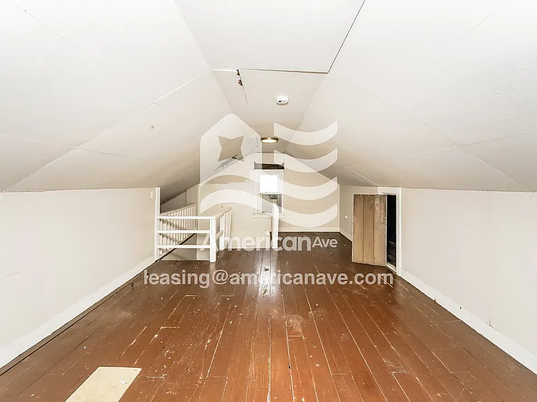 1732139_007_family_room_7.jpg
