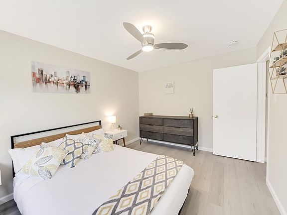 5th image of 1151 Davis St APT 2