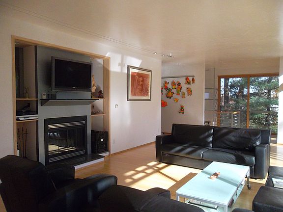 Living/Fireplace