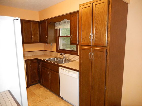 5th image of 4250 N Deer Park Dr