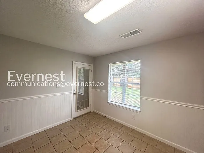 2912 Waverly Dr — Photo 9