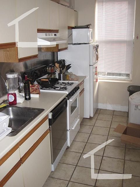2nd image of 17 Highgate St #H2a
