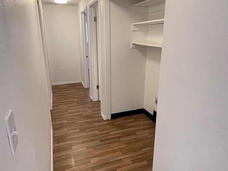 Hallway/Laundry Room