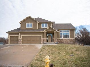 972 Sicklebar Dr, Peculiar, MO 64078