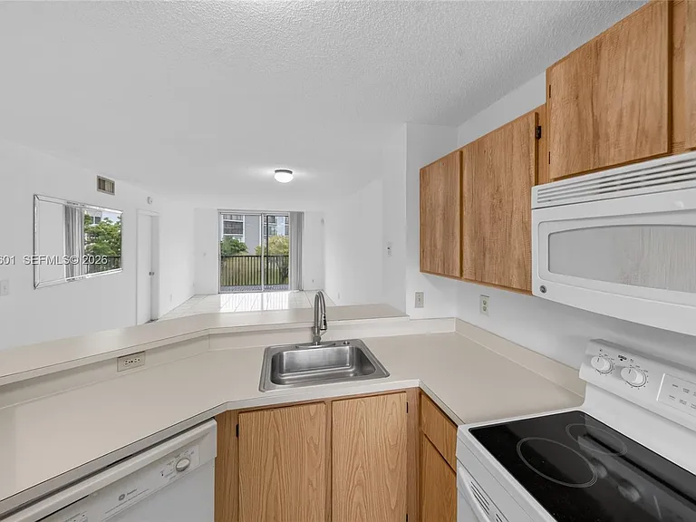 8750 N Sherman Cir #305 — Photo 47