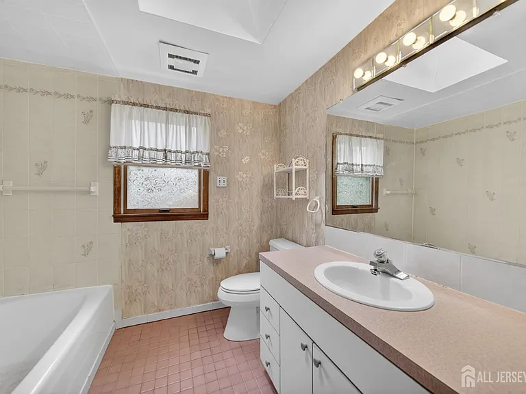 95 Pine St — Photo 11