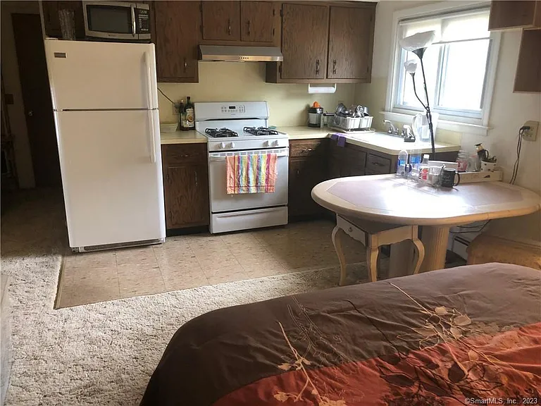124 Lawn Ave #2R — Photo 2