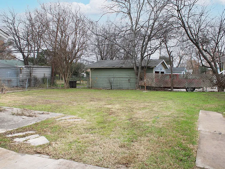 2825 W Woodlawn Ave — Photo 23