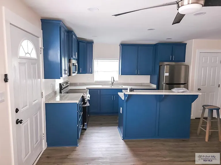 1000 Zaragosa St — Photo 2