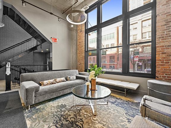 ONTARIO STREET LOFTS LOBBY - 411 W. ONTARIO ST.