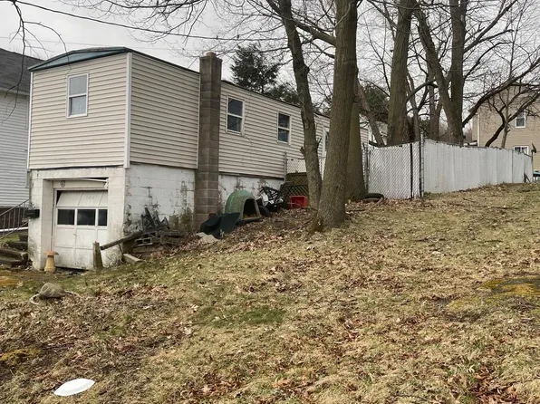144 Pine St, Throop, PA 18512
