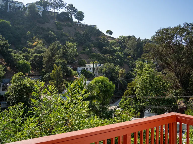 8192 Laurelmont Dr — Photo 12