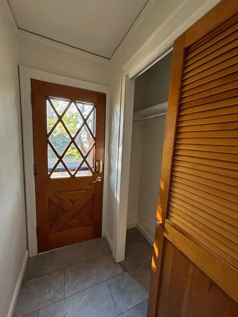 PM 242 - 1804 E 19th St — Photo 4