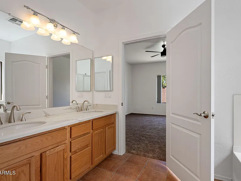 17862 W Caribbean Ln — Photo 18