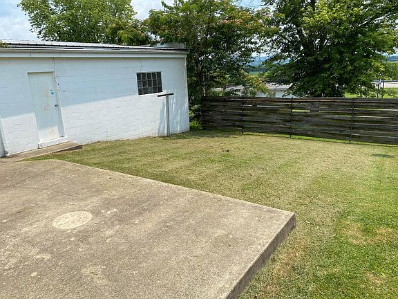 3rd image of 1558 2nd St