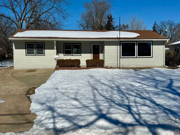 3212 SW 11th St, Topeka, KS 66604