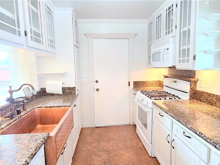 1368 N Balboa Ave — Photo 3