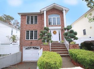 494 Drumgoole Rd E, Staten Island, NY 10312