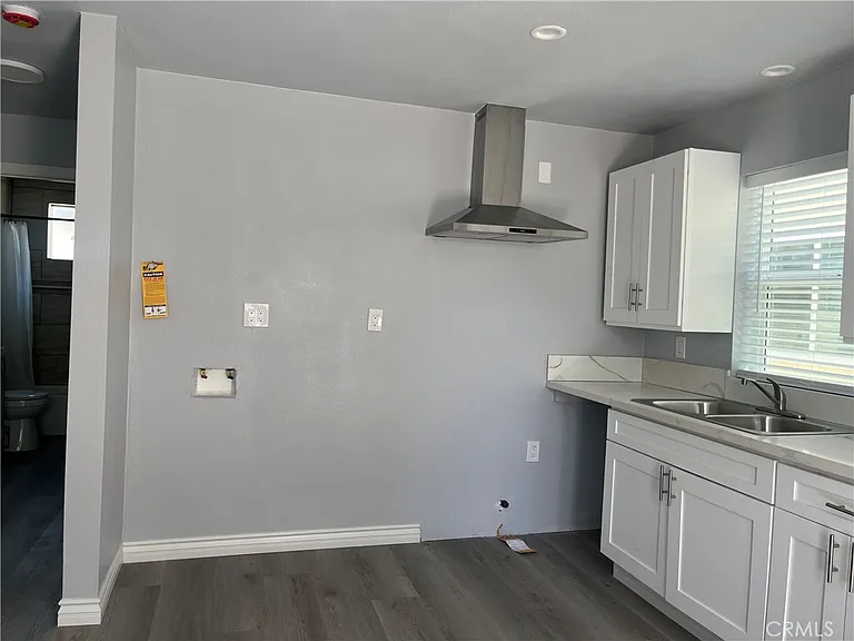 1215 1/2 W 104th Pl — Photo 1
