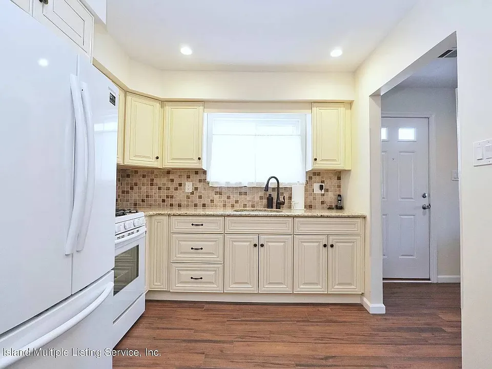 28 Speedwell Ave #1F