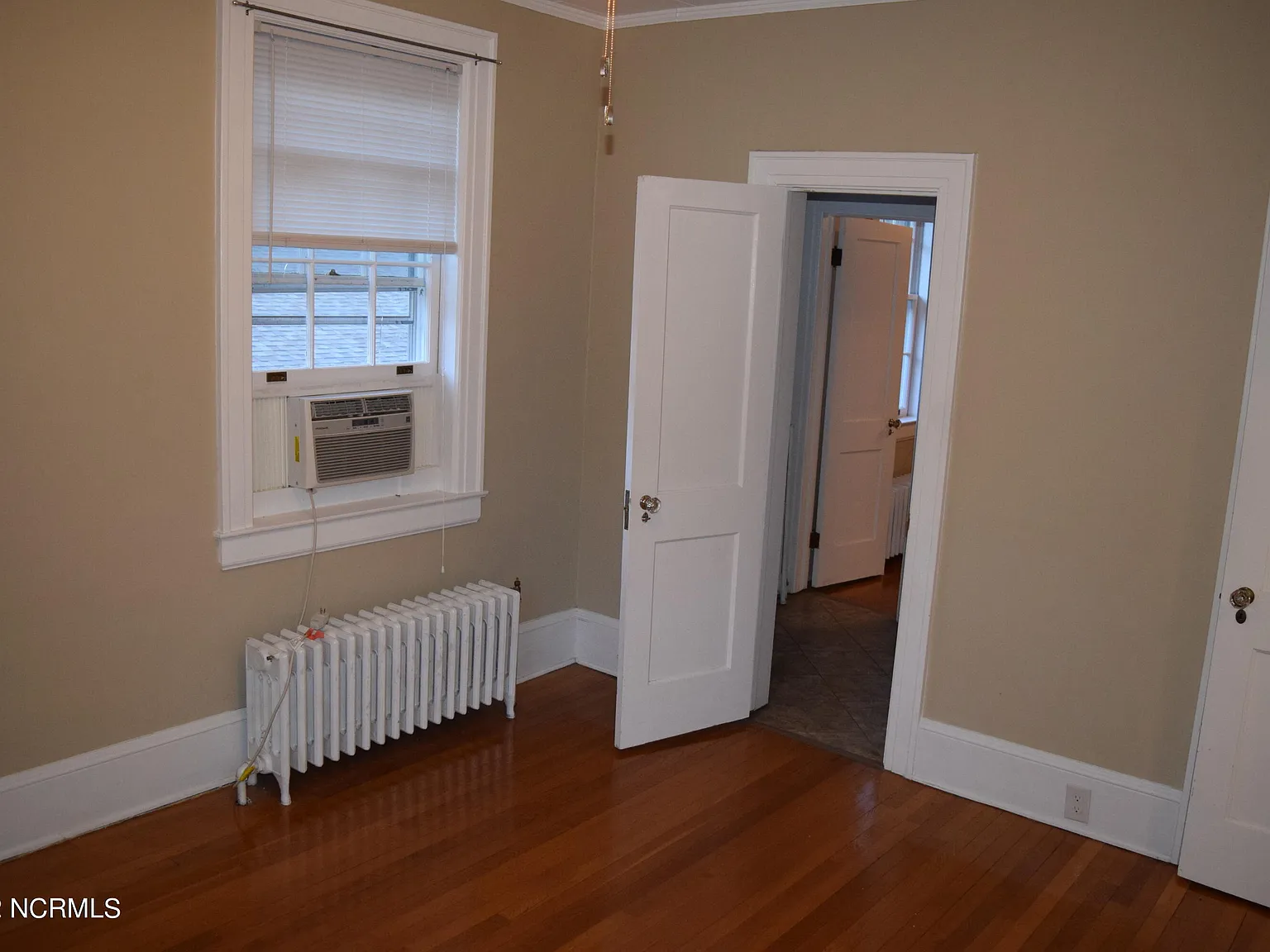 2 bed, 1.0 bath, $1,375 — Photo 4