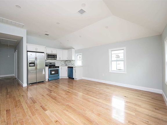 4th image of 11537 140th St