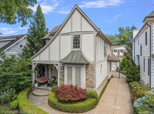 1037 Floyd St, Birmingham, MI 48009