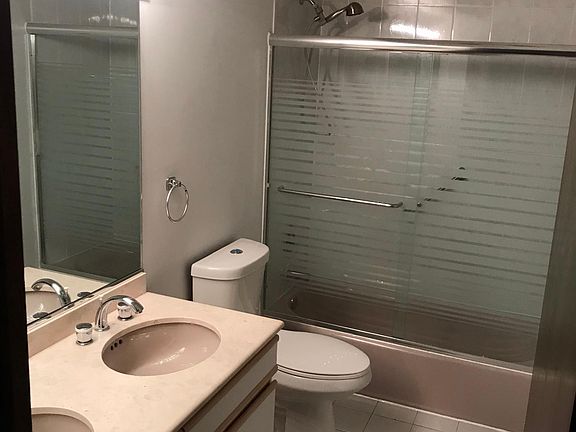 hall bath by 3 bedrooms