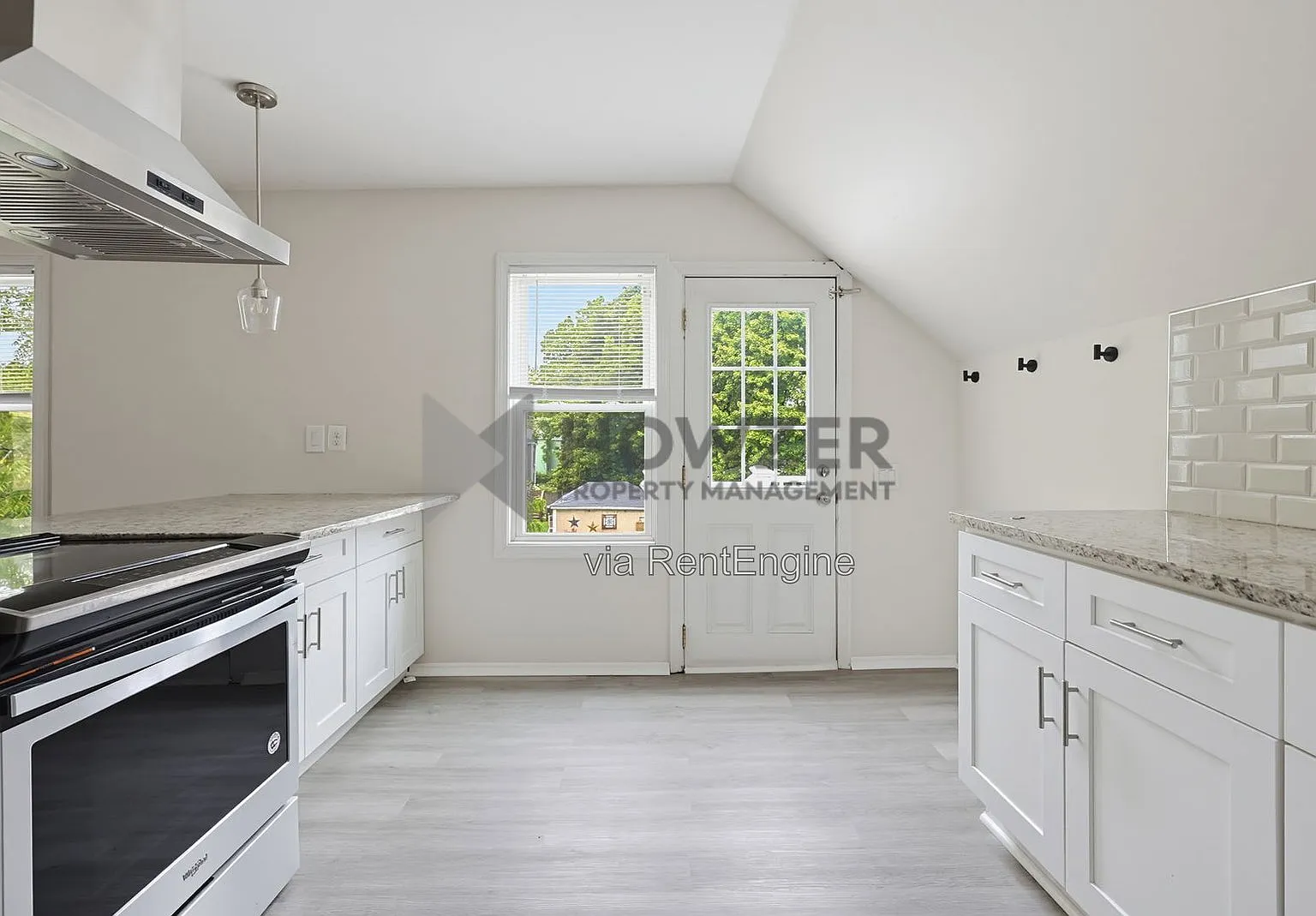2 bed, 1.0 bath, 1000 sqft, $2,400 — Photo 4