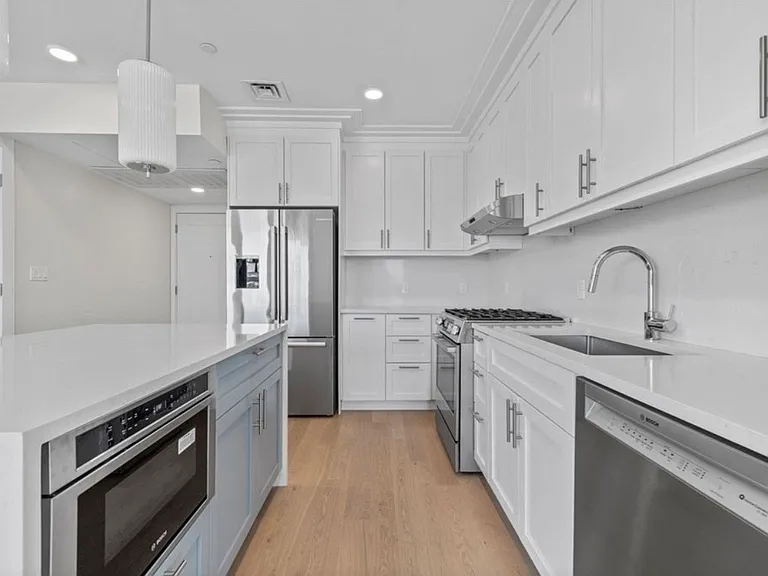 301 Border St — Photo 15