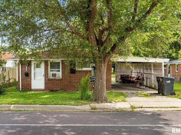 1402 Sommerset St, Pekin, IL 61554