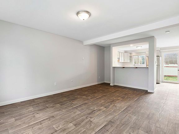 4th image of 1135 Dean Dr #2