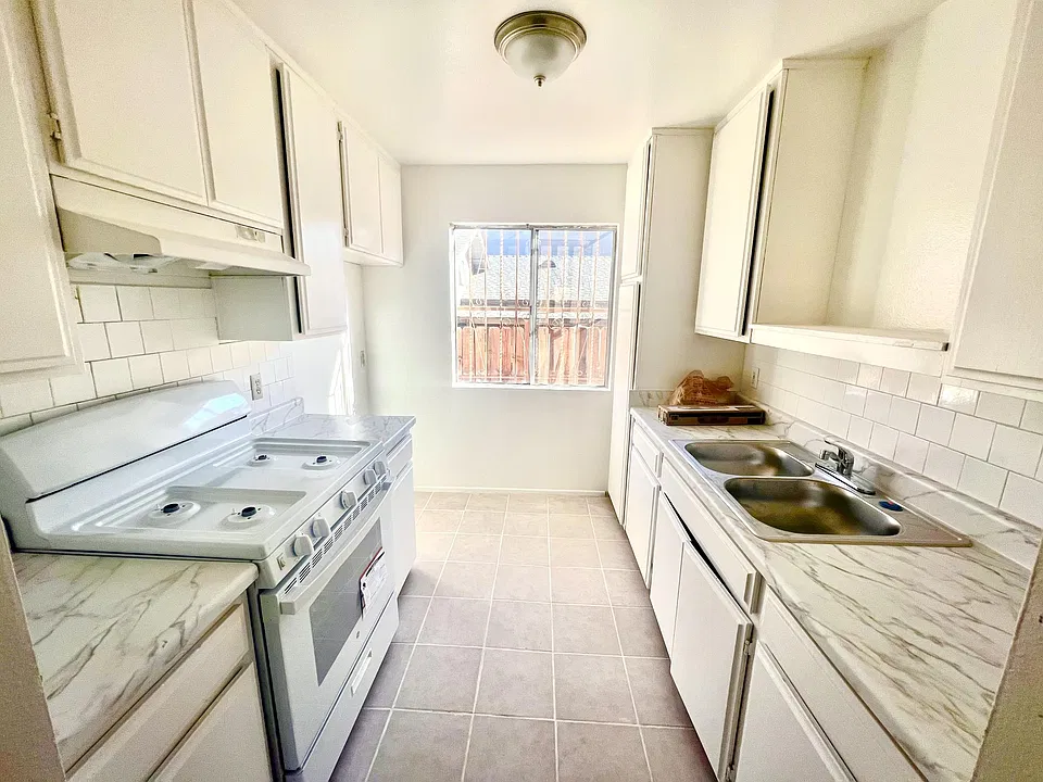 1333 Bates Ave #2