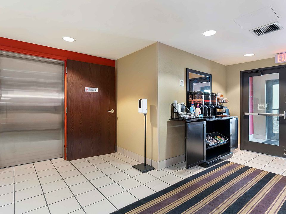 Lobby and Guest Check-in