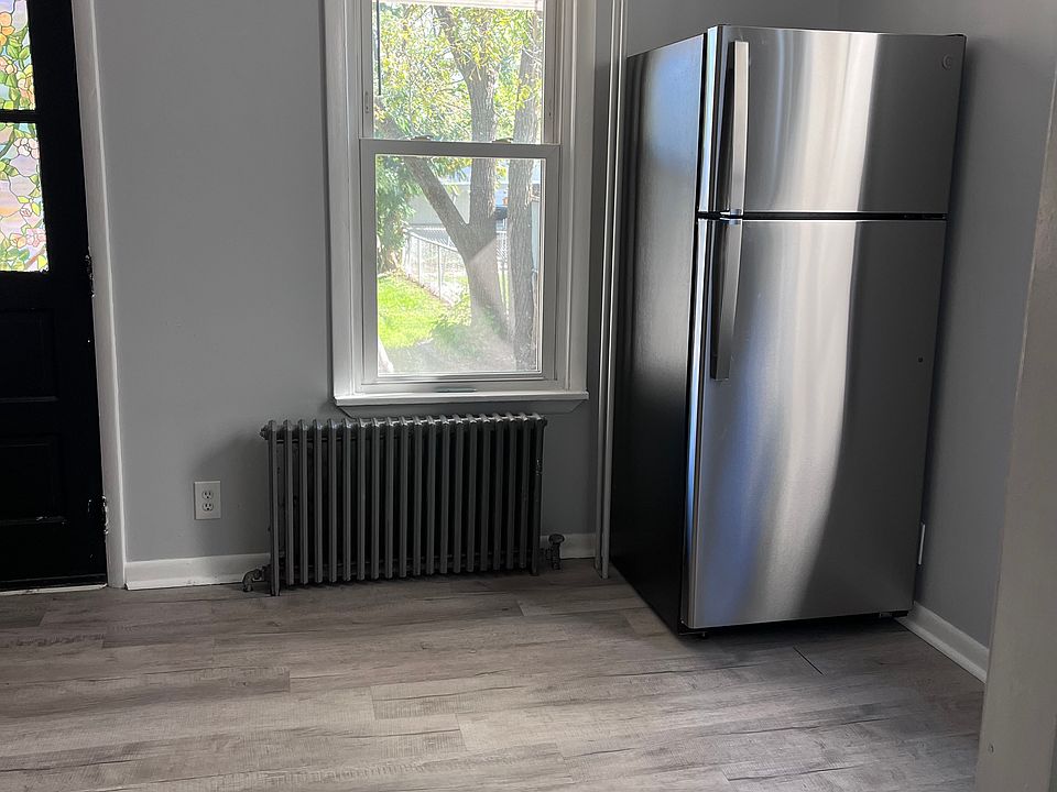 1st image of 524 W 5th St #1