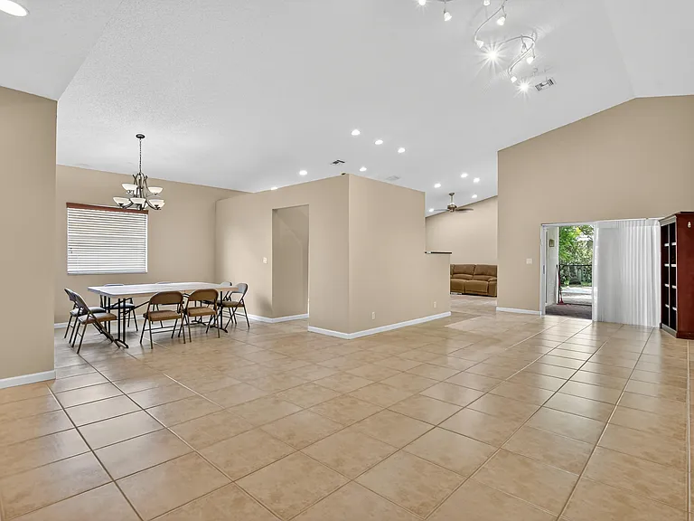 3511 NW 4th Ave — Photo 24