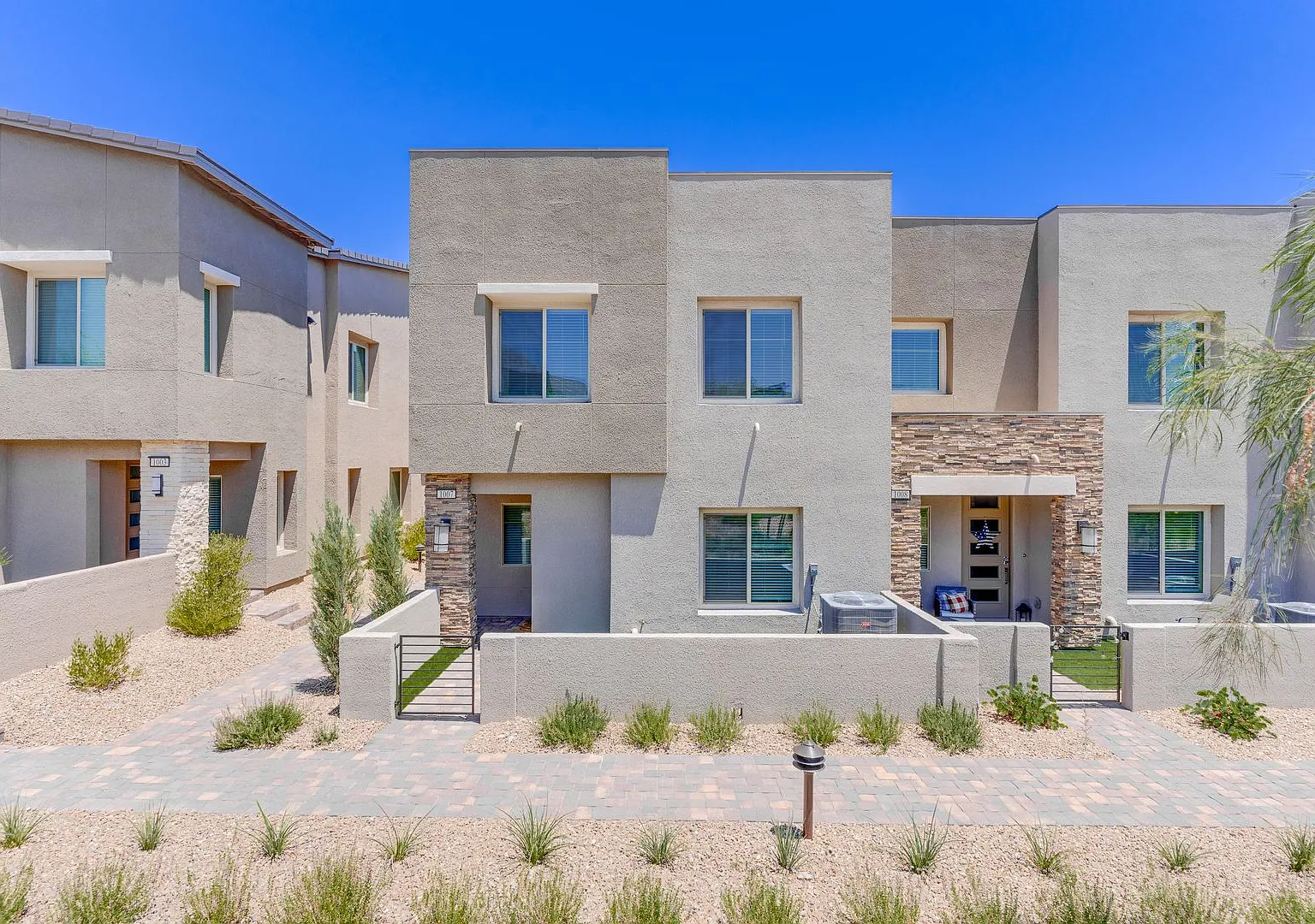Spacious 4 Bed, 3 Bath Townhome with Loft & Downstairs Bedroom — Photo 1