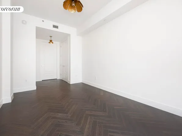 11-12 44th Drive image 7 of 13