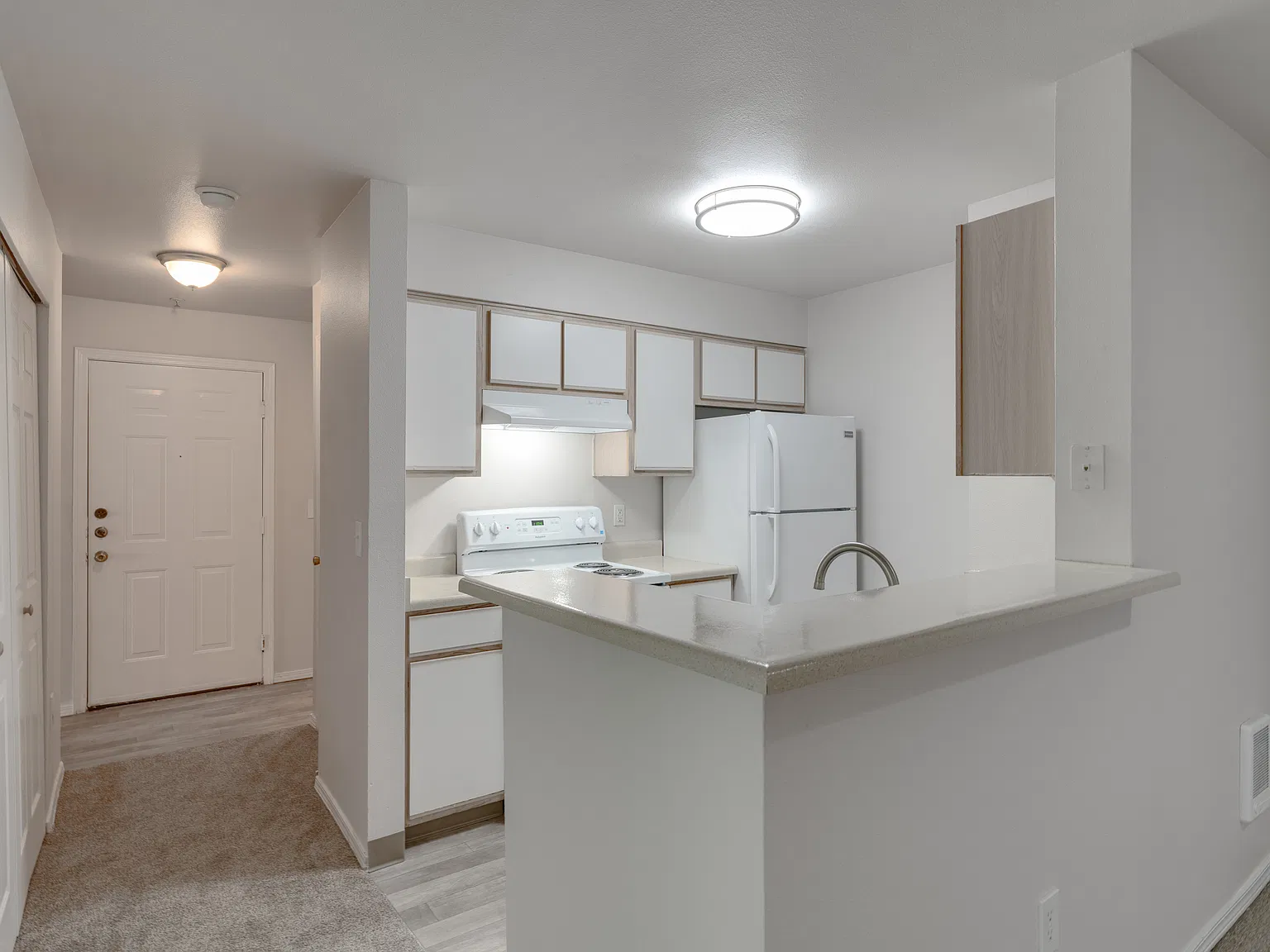 2 bed, 913 sqft, $1,725 — Photo 4