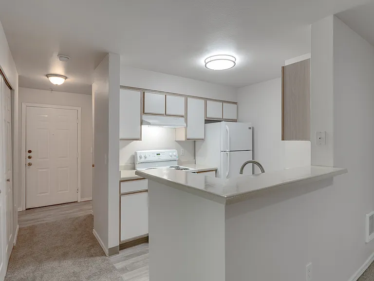 960 SW 163rd Ave #618 — Photo 4