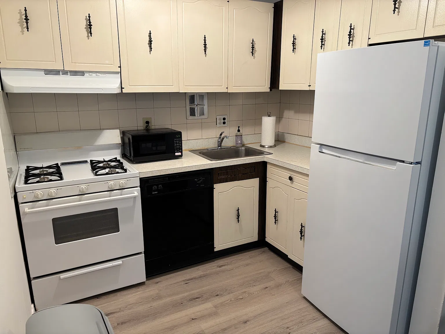2 bed, $1,400 — Photo 2