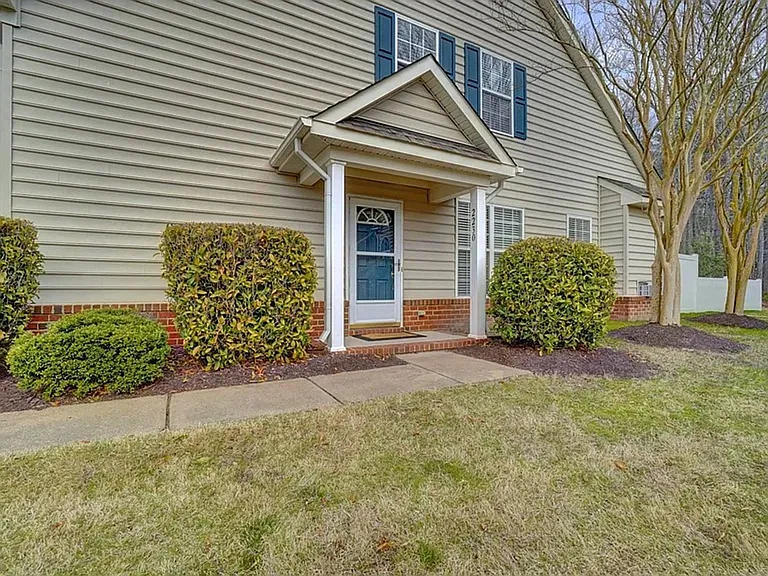 2230 Livingston St — Photo 2