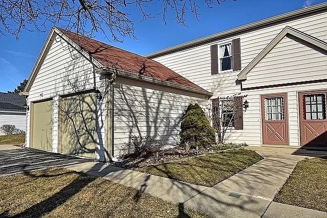 1st image of 2632 Country Oaks Ct